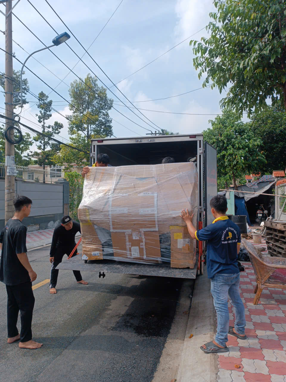 thuê xe tải có bửng nâng tại hcm