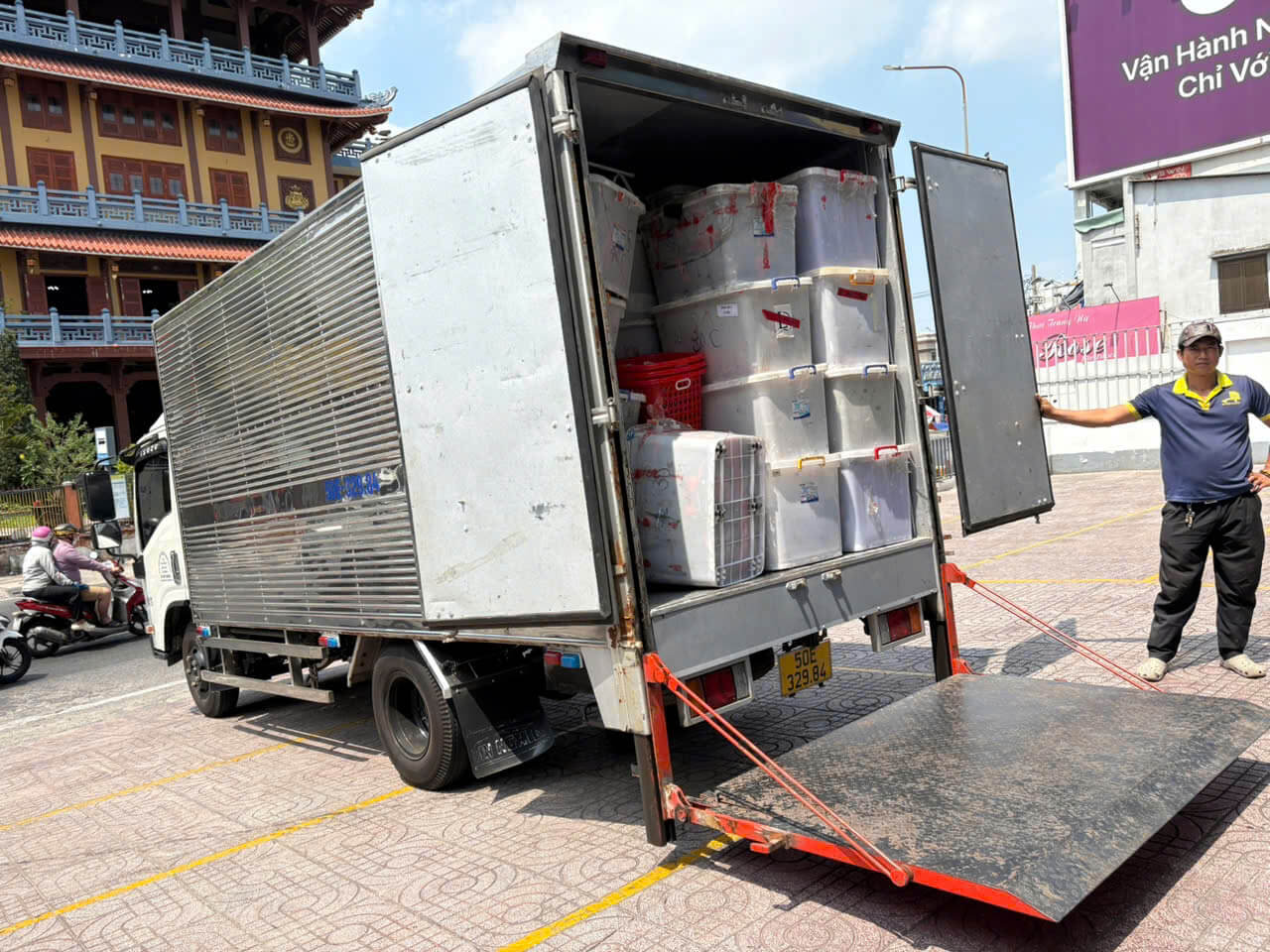 xe-chuyen-van-phong-di-an xe chuyển văn phòng dĩ an