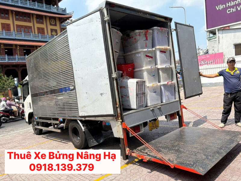 xe tải chở đồ dĩ an